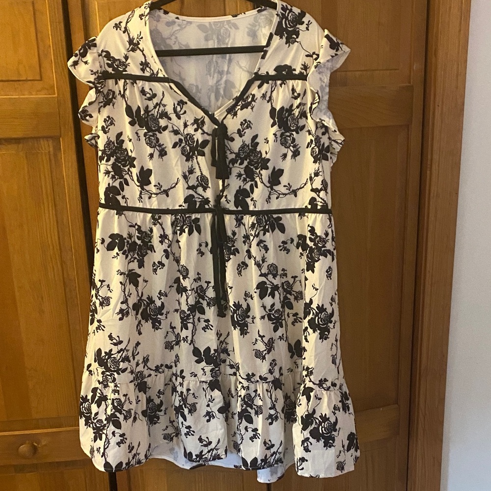 SHEIN Black and White Floral Mini Dress
